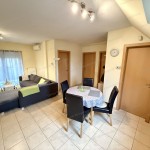 Kaposvár belvárosában kiadó egy téglaépítésű liftes társasházban 81,3 m2-s, amerikai konyha nappalis + 2 szoba + erkélyes lakás,