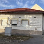 Eladó egy azonnal költözhető családi ház Szolnok egyik legkedveltebb részén, a belváros és a Tisza-part közelében. Eladó egy azonnal költözhető családi ház Szolnok egyik legkedveltebb részén, a belváros és a Tisza-part közelében.